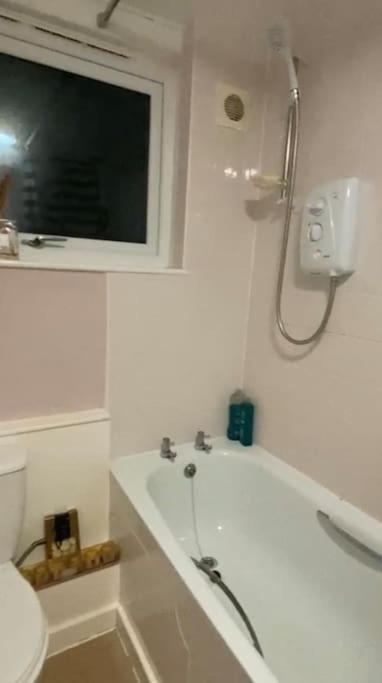 Apartment Lovely, Spacious 1-bedroom With *free Parking